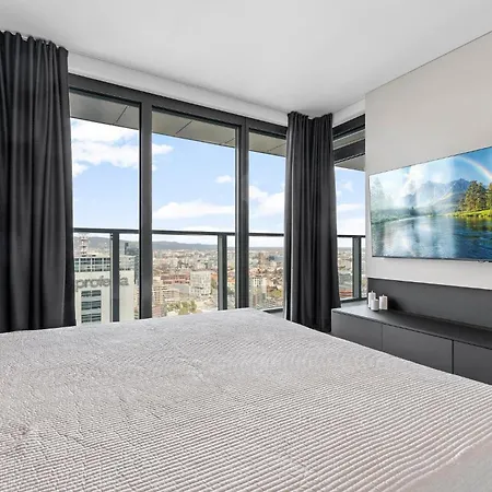 Eurovea Tower 33Rd Floor City And Hills View Appartement Bratislava